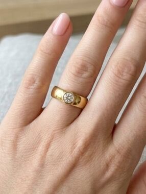 Gold Solitaire Bezel-Set Ring with Clear Stone - Women Jewelry Size 7 Unmarked